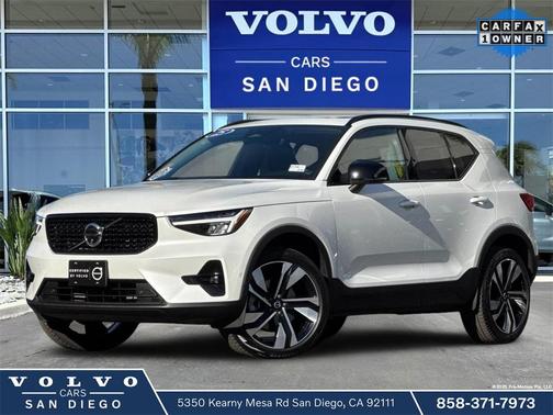 2025 Volvo XC40 B5 Plus Dark Theme