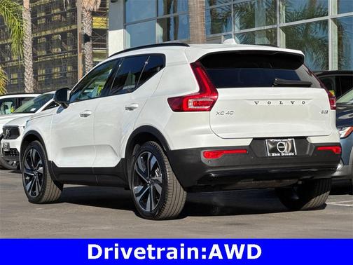 2025 Volvo XC40 B5 Plus Dark Theme