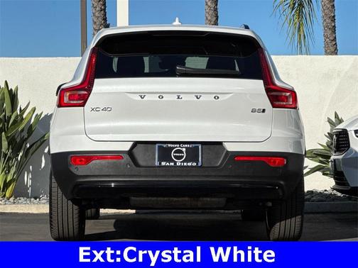 2025 Volvo XC40 B5 Plus Dark Theme