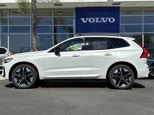 2026 Volvo XC60 B5 Plus