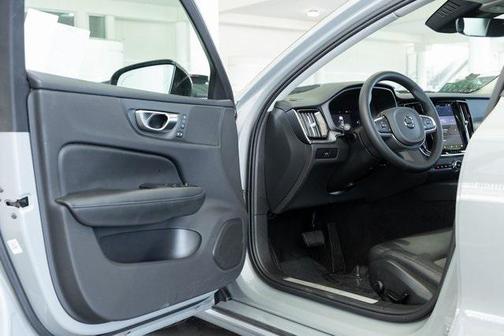 2025 Volvo S60 B5 Core