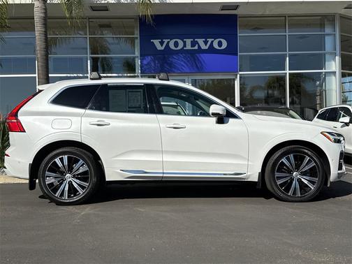 2023 Volvo XC60 B5 Plus Bright Theme
