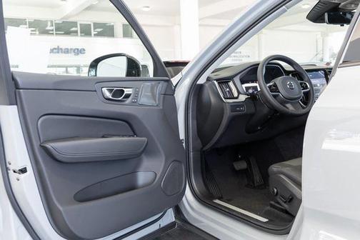 2025 Volvo XC60 Plug-In Hybrid Plus