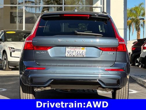 2023 Volvo XC60 Plus Dark Theme