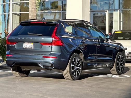 2023 Volvo XC60 Plus Dark Theme