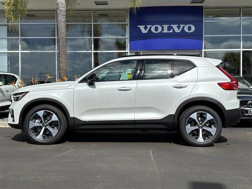 2026 Volvo XC40 B5 Plus