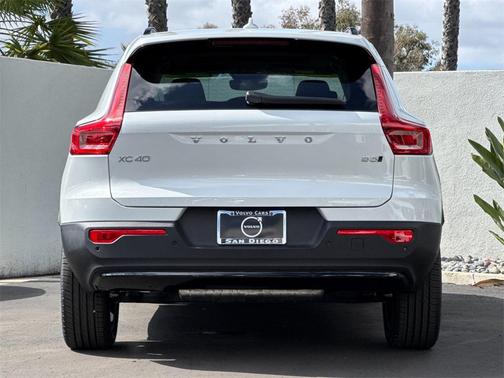 2026 Volvo XC40 B5 Plus