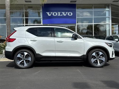 2026 Volvo XC40 B5 Plus