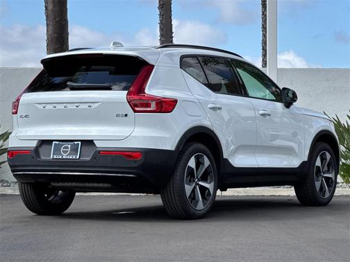 2026 Volvo XC40 B5 Plus