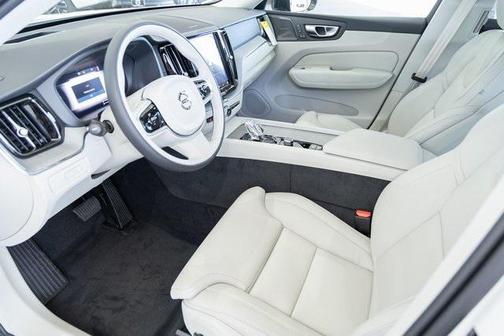 2025 Volvo XC60 Plug-In Hybrid T8 Ultra