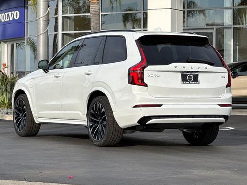 2026 Volvo XC90 Plug-In Hybrid Ultra Dark Theme, T8 AWD, Electric/Gasoline, 7 Seats