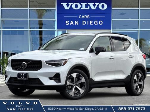 2026 Volvo XC40 Plus, B5 AWD Gas (mild hybrid), Dark