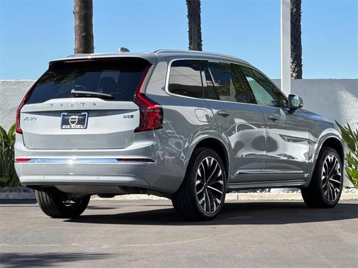 2025 Volvo XC90 B5 Plus 7-Seater
