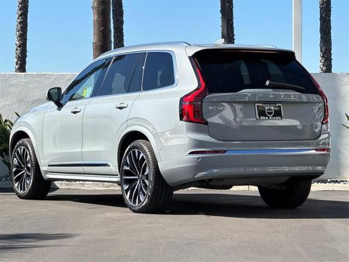 2025 Volvo XC90 B5 Plus 7-Seater