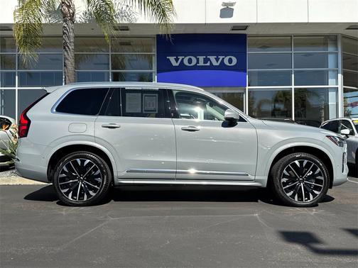 2025 Volvo XC90 B5 Plus 7-Seater