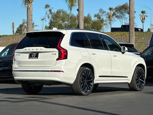 2026 Volvo XC90 B6 Plus 7-Seater