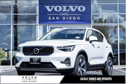 2025 Volvo XC40 B5 Core Bright Theme