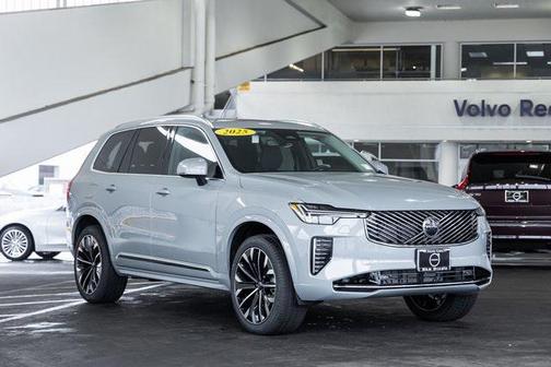 2025 Volvo XC90 B5 Core