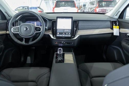 2025 Volvo XC90 B5 Core