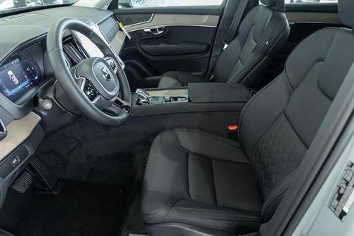 2025 Volvo XC90 B5 Core