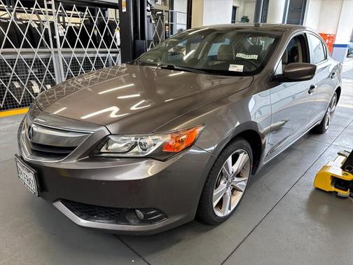 2013 Acura ILX 2.0L w/Premium Package