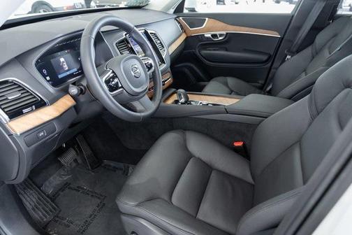 2024 Volvo XC90 B5 Plus Bright Theme