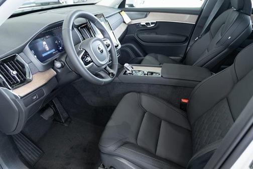 2025 Volvo XC90 B6 Plus 7-Seater
