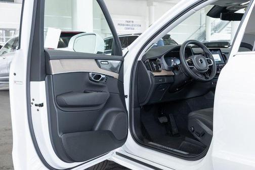 2025 Volvo XC90 B6 Plus 7-Seater