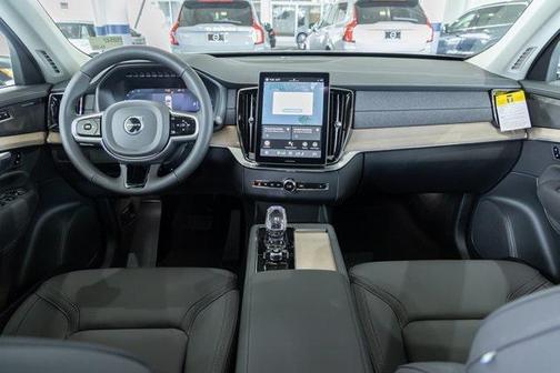 2025 Volvo XC90 B6 Plus 7-Seater