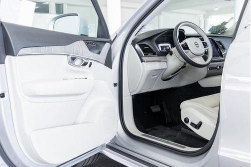 2023 Volvo XC90 Recharge Plug-In Hybrid T8 Plus Bright Theme 7-Seater