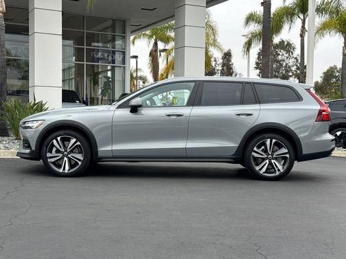 Vapour Grey Metallic 2025 Volvo V60 Cross Country Plus, B5 AWD Gas (mild hybrid)
