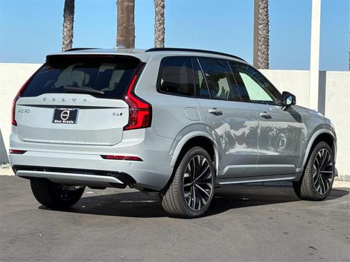 2026 Volvo XC90 B6 Ultra Dark Theme 7-Seater