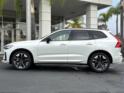 2026 Volvo XC60 B5 Plus
