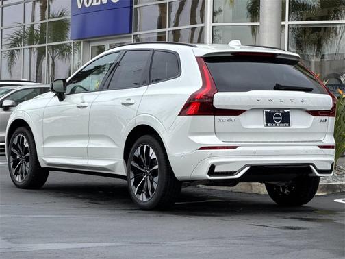 2026 Volvo XC60 B5 Plus