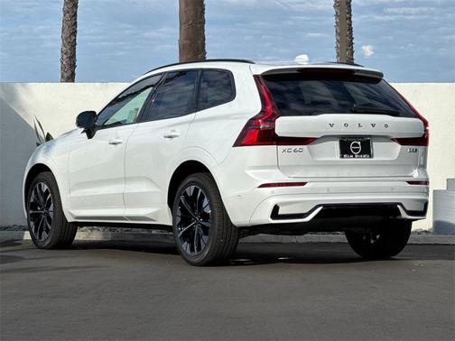 2026 Volvo XC60 B5 Plus