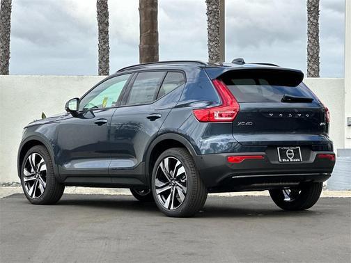 2026 Volvo XC40 B5 Ultra