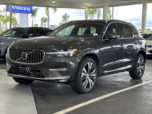 2023 Volvo XC60 B5 Plus Bright Theme