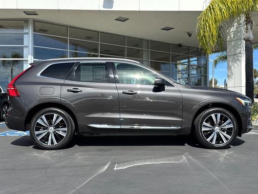 2023 Volvo XC60 B5 Plus Bright Theme
