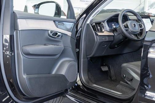 2025 Volvo XC90 B6 Plus 7-Seater