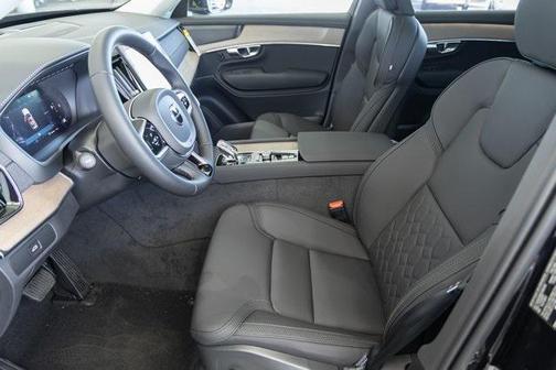 2025 Volvo XC90 B6 Plus 7-Seater