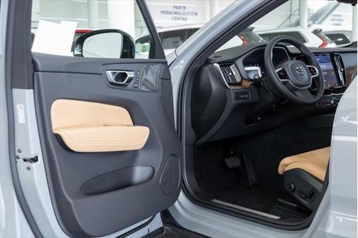 2025 Volvo XC60 Plug-In Hybrid T8 Ultra