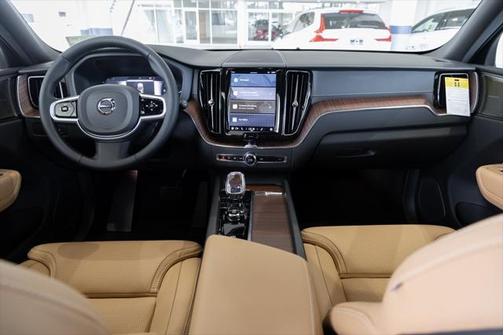 2025 Volvo XC60 Plug-In Hybrid T8 Ultra