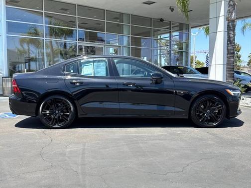 2022 Volvo S60 T5 R-Design