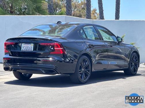 2022 Volvo S60 T5 R-Design