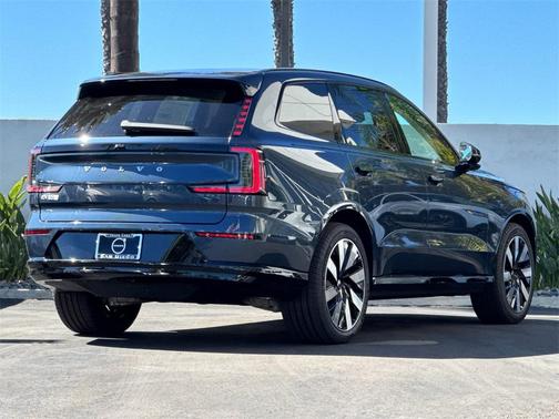 2025 Volvo EX90 Twin Motor Performance Ultra 6-Seater