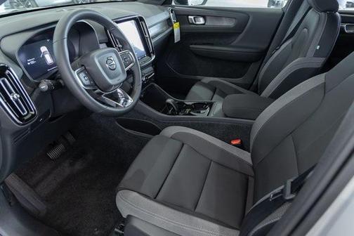 2025 Volvo EX40 Single Motor Extended Range Core