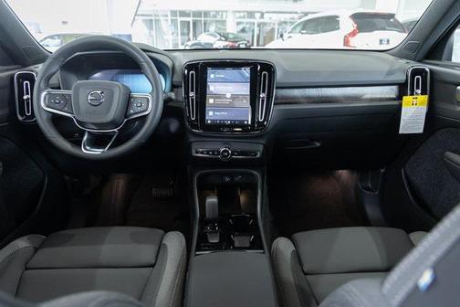 2025 Volvo EX40 Single Motor Extended Range Core