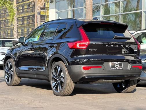 2026 Volvo XC40 B5 Ultra