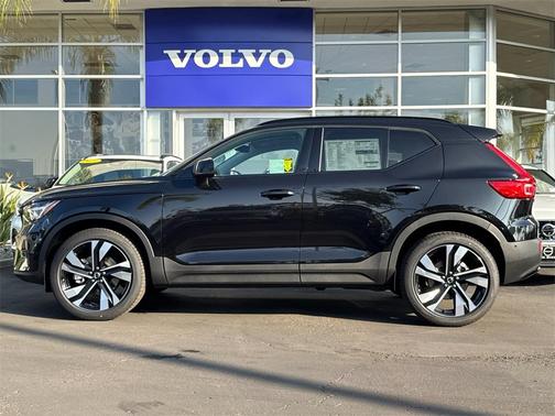 2026 Volvo XC40 B5 Ultra