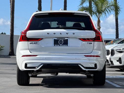 2026 Volvo XC60 Plug-In Hybrid Black Edition Ultra, T8 AWD Electric/Gasoline, Dark